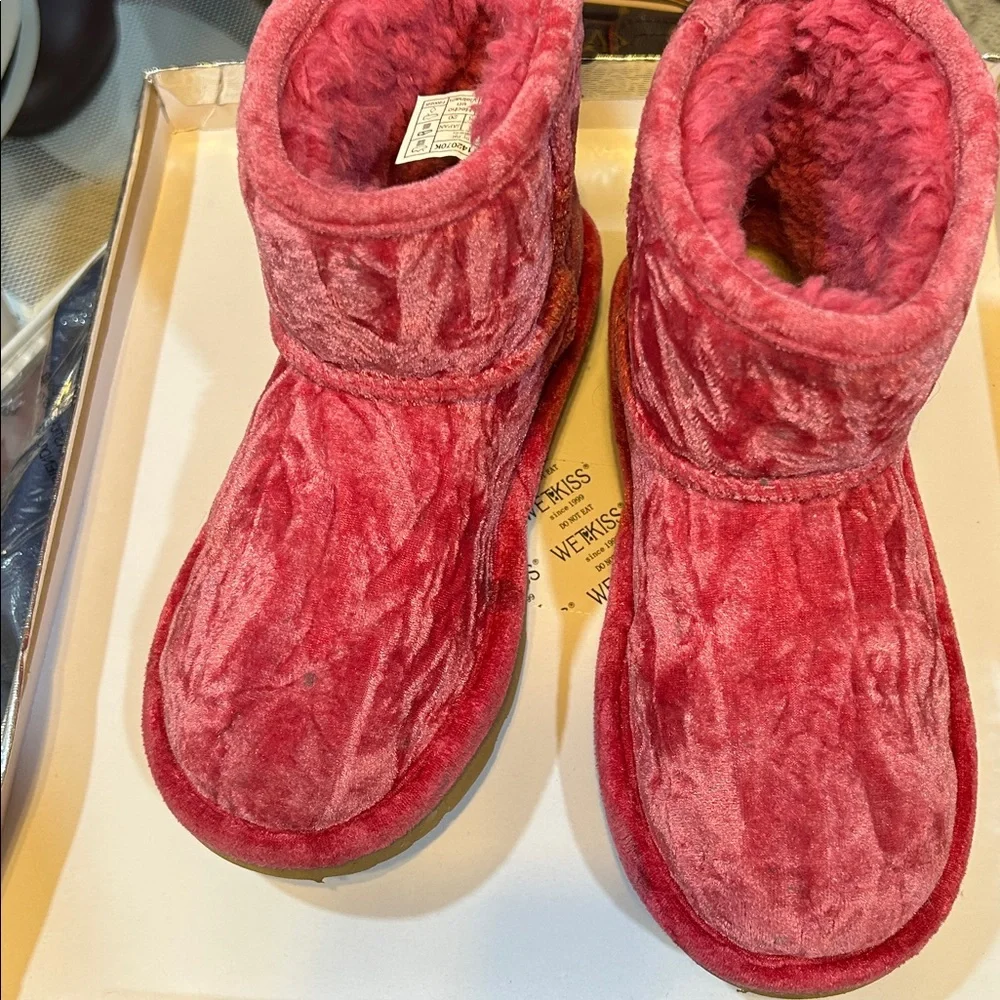 UGG Kids mini velvet hot Pink raspberry sorbet size 1 GUC